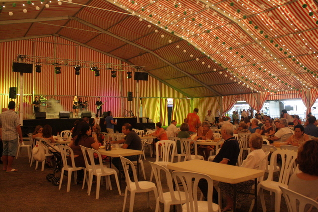  Durante todos los días de Feria habrá importantes actuaciones en la Caseta Municipal.