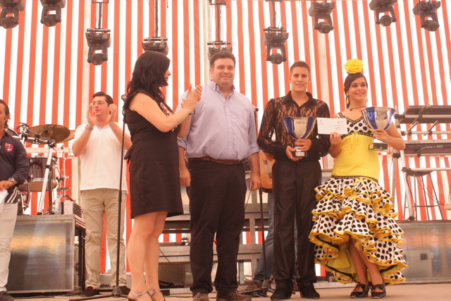  1º Premio  Adultos Sevillanas 2011. 01