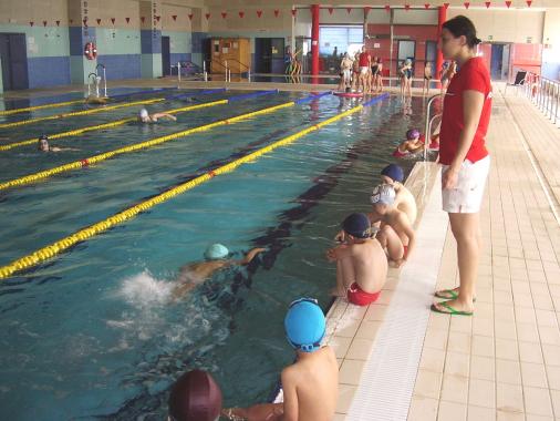 La apertura de las nuevas Piscinas Cubiertas de Morón en 2008 permiten nadar durante todo el año